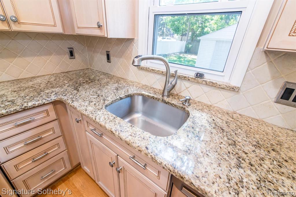 2850 Windemere Road Birmingham, MI 48009 - Photo 9 of 42