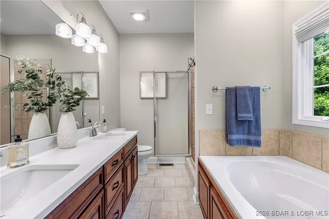 $524,950 | 50 Southshore Place, Sunrise Beach, MO 65079