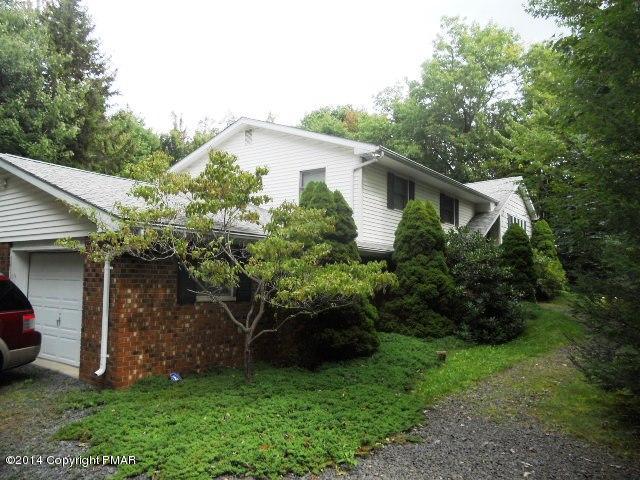 3 Edgewood Road Mount Pocono, PA 18344 - Photo 21 of 23 a view of a back yard of the house