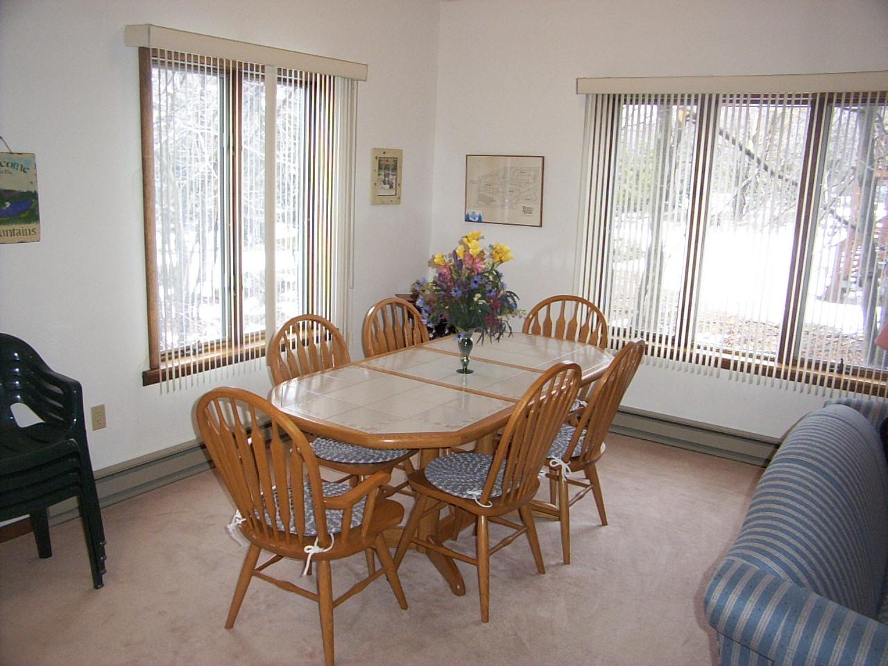 55 Crestview Road Blakeslee, PA 18610 - Photo 3 of 4 Dining Area