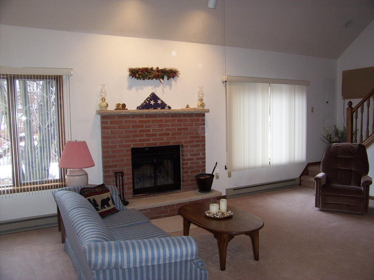 55 Crestview Road Blakeslee, PA 18610 - Photo 4 of 4 Living Room
