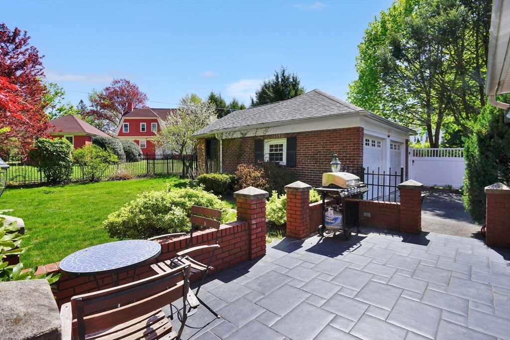 35 Shefford Street Springfield, MA 01107 - Photo 3 of 41 Gallery Image 3