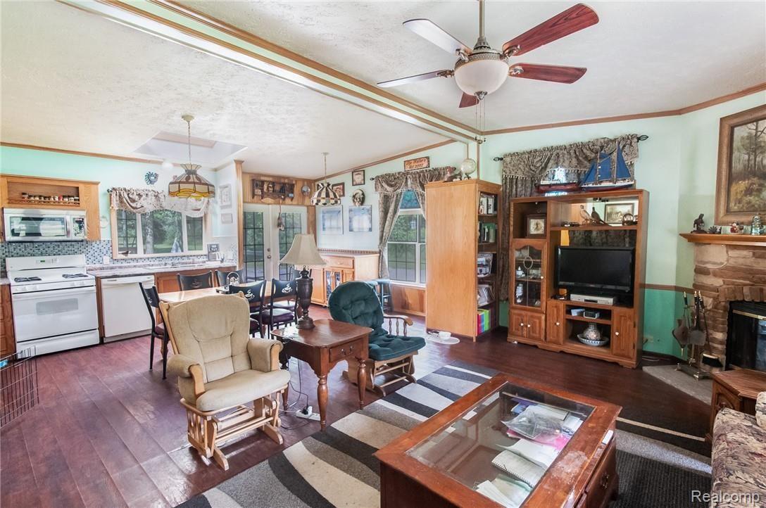 46030 Arkona Road Belleville, MI 48111 - Photo 10 of 36 ArkonaRd_46030_BreakfastRoom_03.jpg