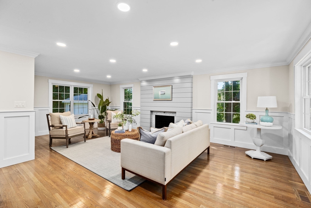 352 Tilden Road Scituate, MA 02066 - Photo 4 of 42 Gallery Image 4