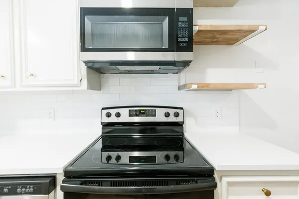 $1,150 | 8214 Vernon Avenue, Lubbock, TX 79423