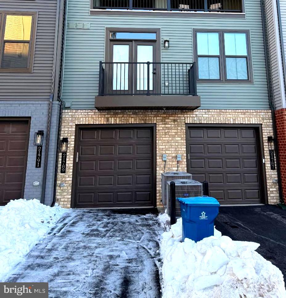 21789 Express Terrace Ashburn, VA 20147 - Photo 30 of 36 a front view of a house