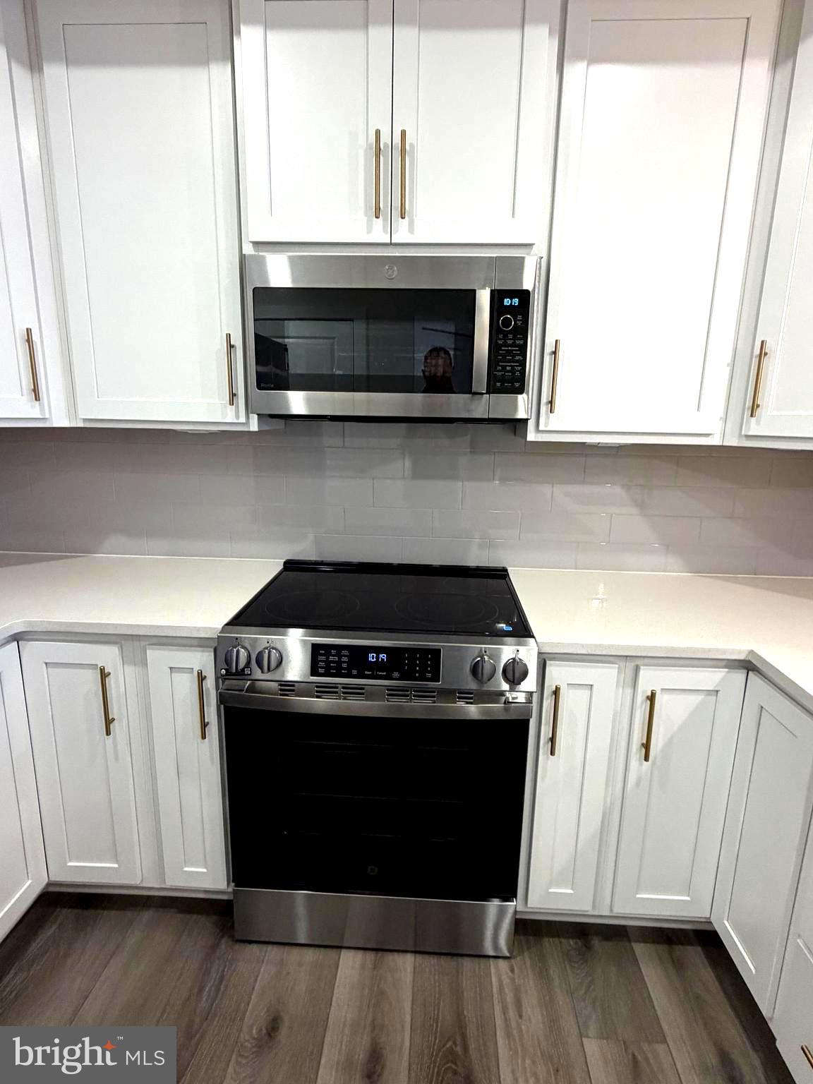 21789 Express Terrace Ashburn, VA 20147 - Photo 6 of 36 a kitchen with granite countertop a stove and a microwave