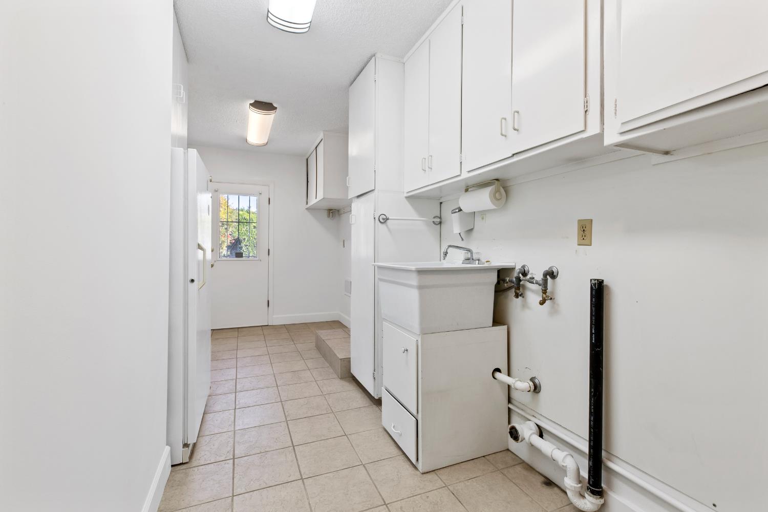 1008 Colonial Court Modesto, CA 95350 - Photo 11 of 40