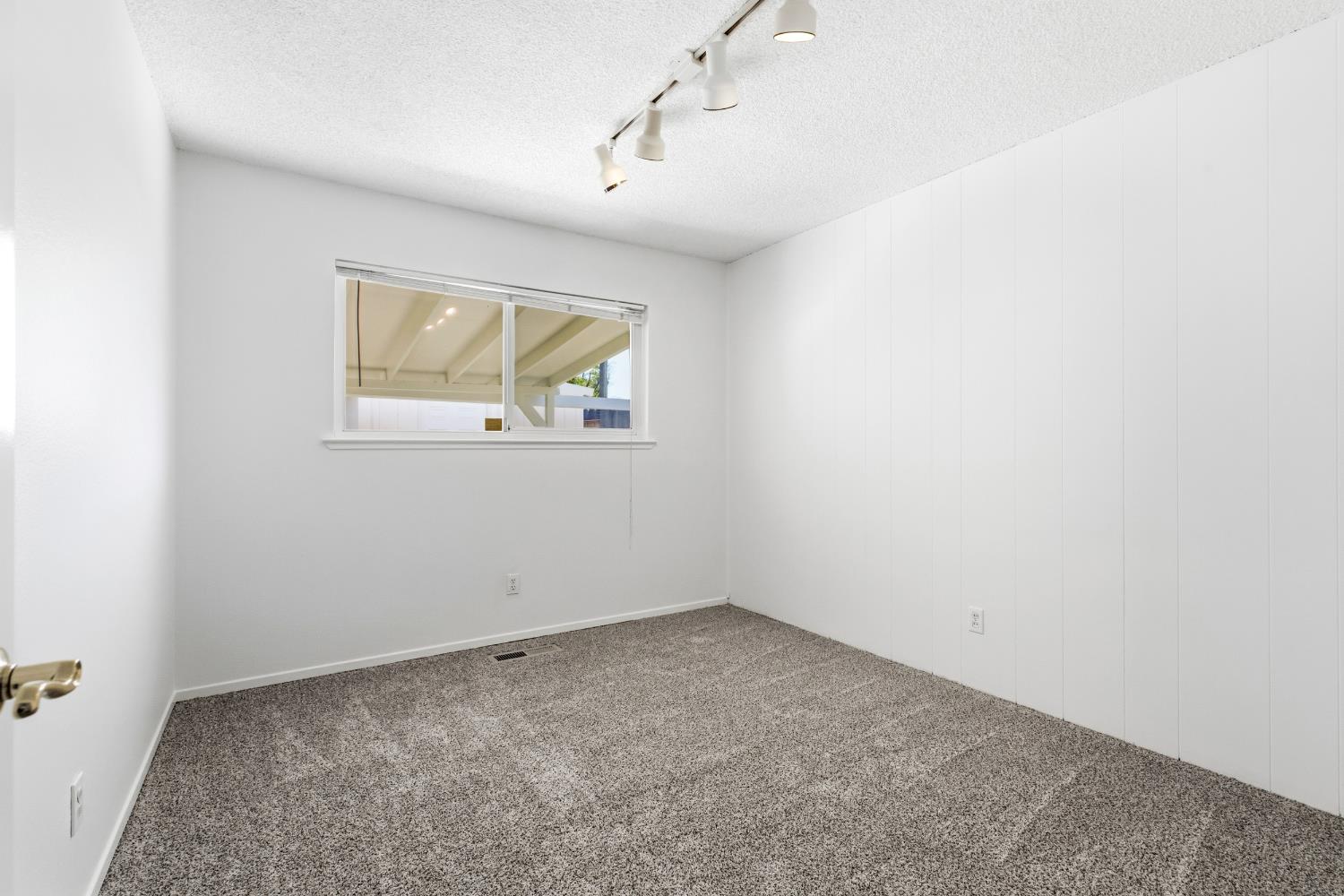 1008 Colonial Court Modesto, CA 95350 - Photo 23 of 40