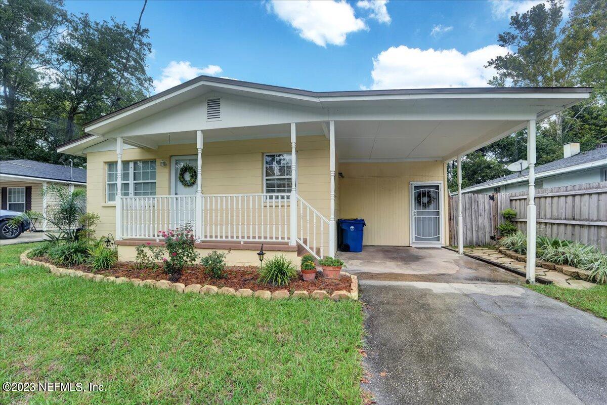 front view of house with a yard