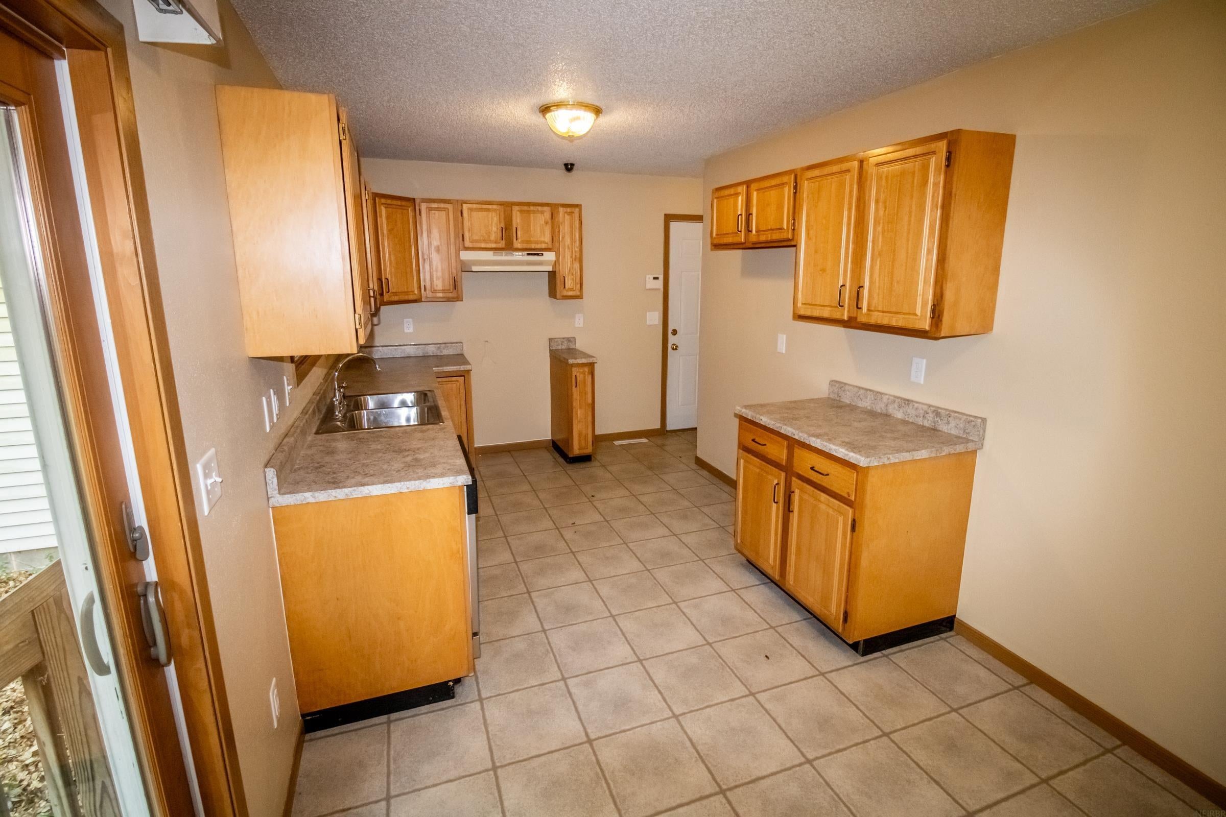 324 Bates Street Waterloo, IA 50703 - Photo 10 of 22 Gallery Image 10
