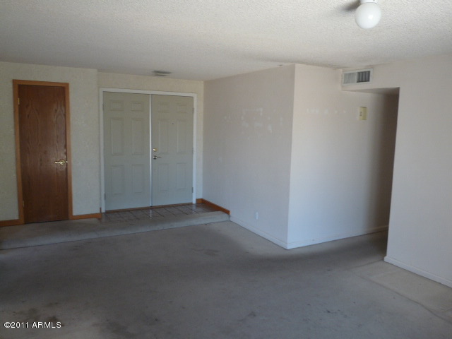 7313 West Hatcher Road Peoria, AZ 85345 - Photo 3 of 13 LIVING ROOM 2