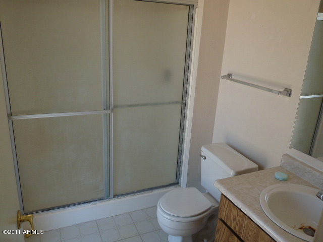 7313 West Hatcher Road Peoria, AZ 85345 - Photo 9 of 13 MASTER BATH