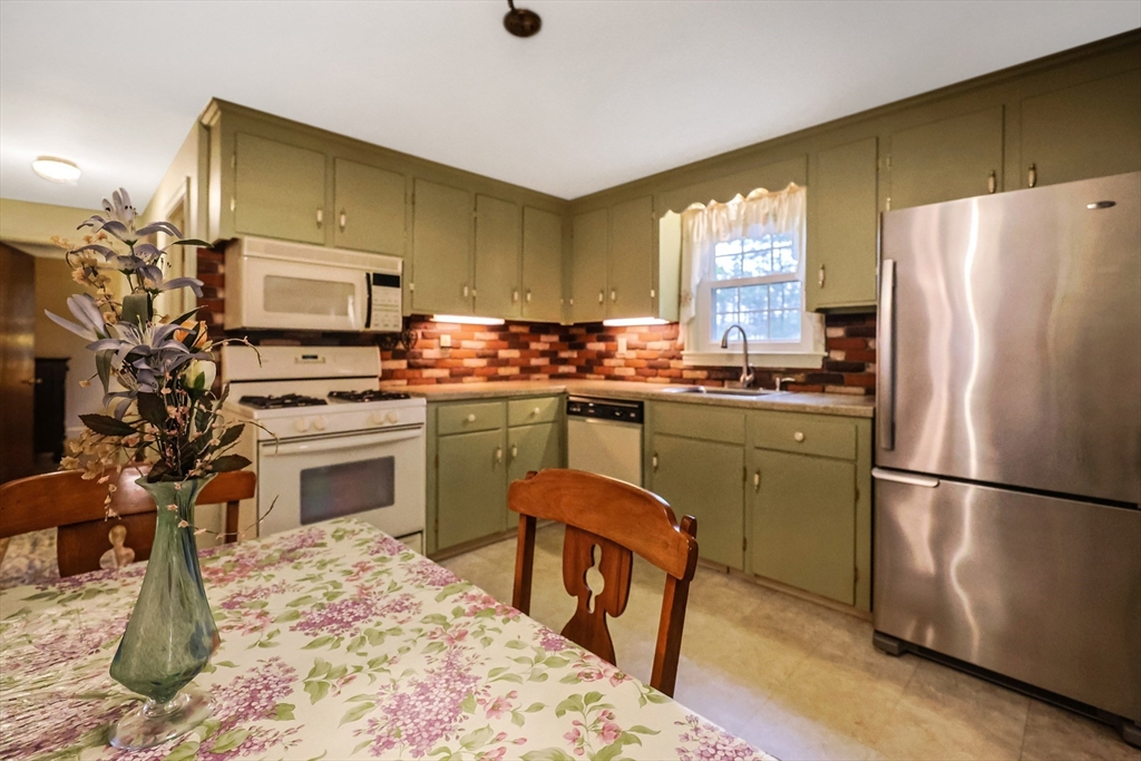 3 Southwick Road North Reading, MA 01864 - Photo 5 of 23 Gallery Image 5