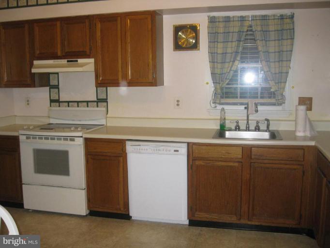 8100 Timberbrooke Road Rosedale, MD 21237 - Photo 5 of 20 Kitchen