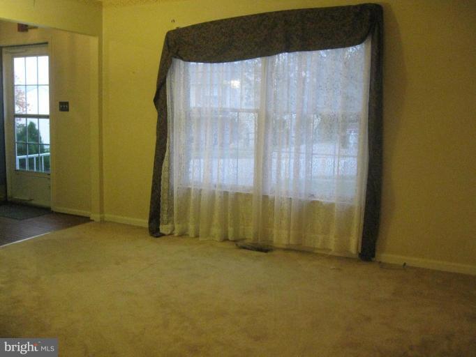 8100 Timberbrooke Road Rosedale, MD 21237 - Photo 8 of 20 Living Room