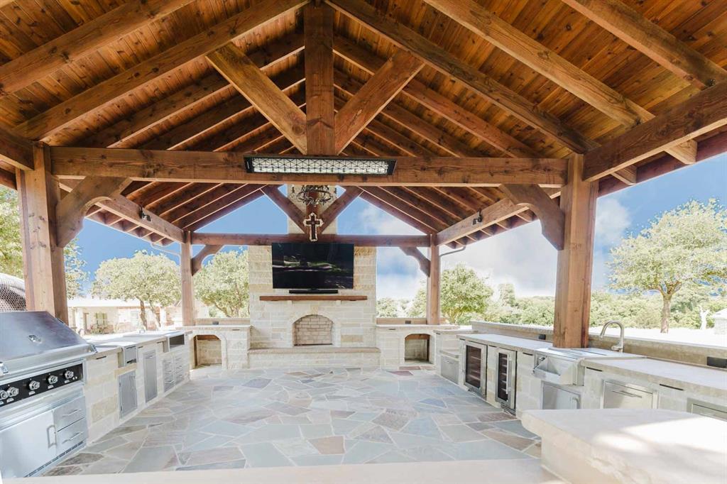 333 Pr 4197 Decatur Tx 76234 Decatur, TX 76234 - Photo 25 of 40 Upgraded outdoor kitchen and fireplace
