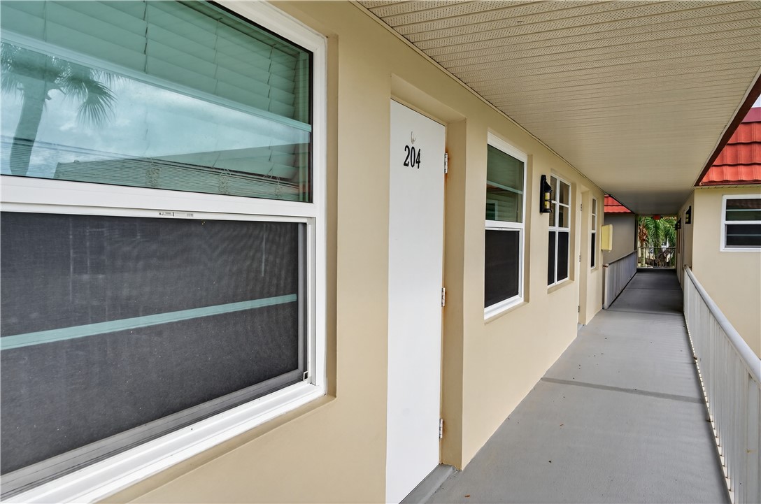 68 Royal Oak Court, Unit 204 Vero Beach, FL 32962 - Photo 5 of 34