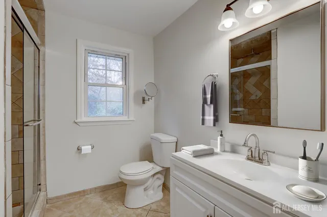 a view of empty room with window