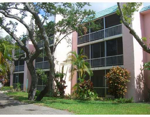 636 Northwest 13th Street, Unit 33 Boca Raton, FL 33486 - Photo 3 of 16 Exterior Front