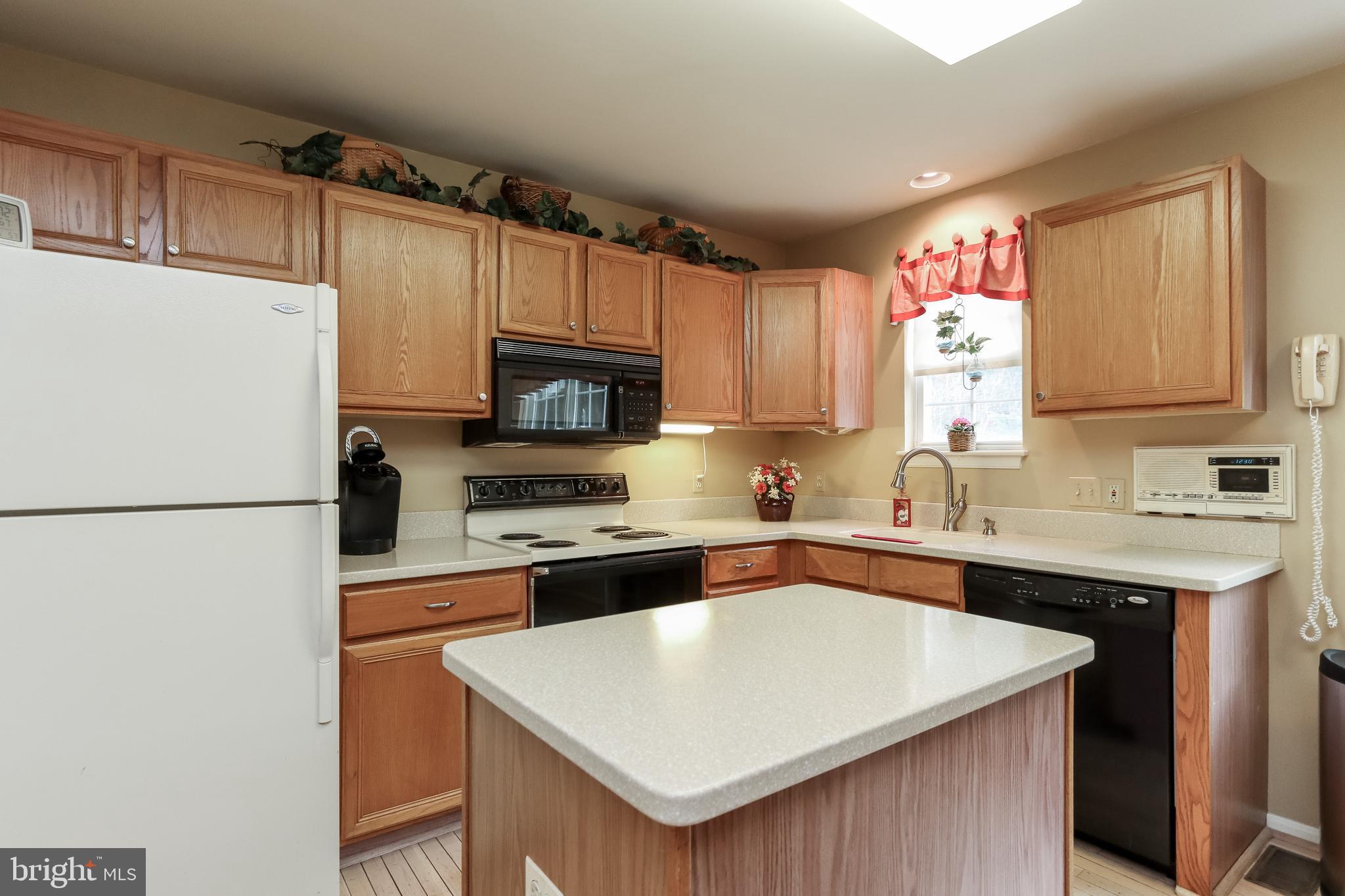 1 Bell Road Westminster, MD 21158 - Photo 12 of 50 Corian counters