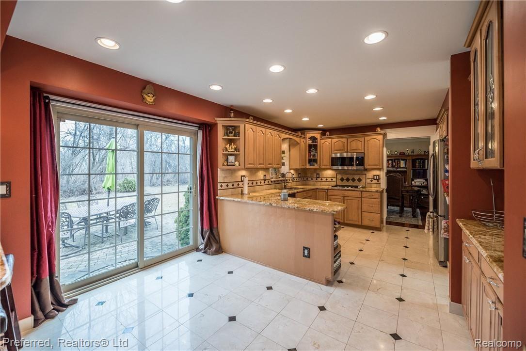 45093 Rolling Ridge Court Canton, MI 48187 - Photo 8 of 33 DSC_0810.jpg