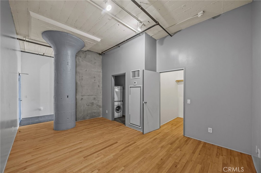 420 San Pedro Street, Unit 218 Los Angeles, CA 90013 - Photo 13 of 27 a view of empty room with wooden floor