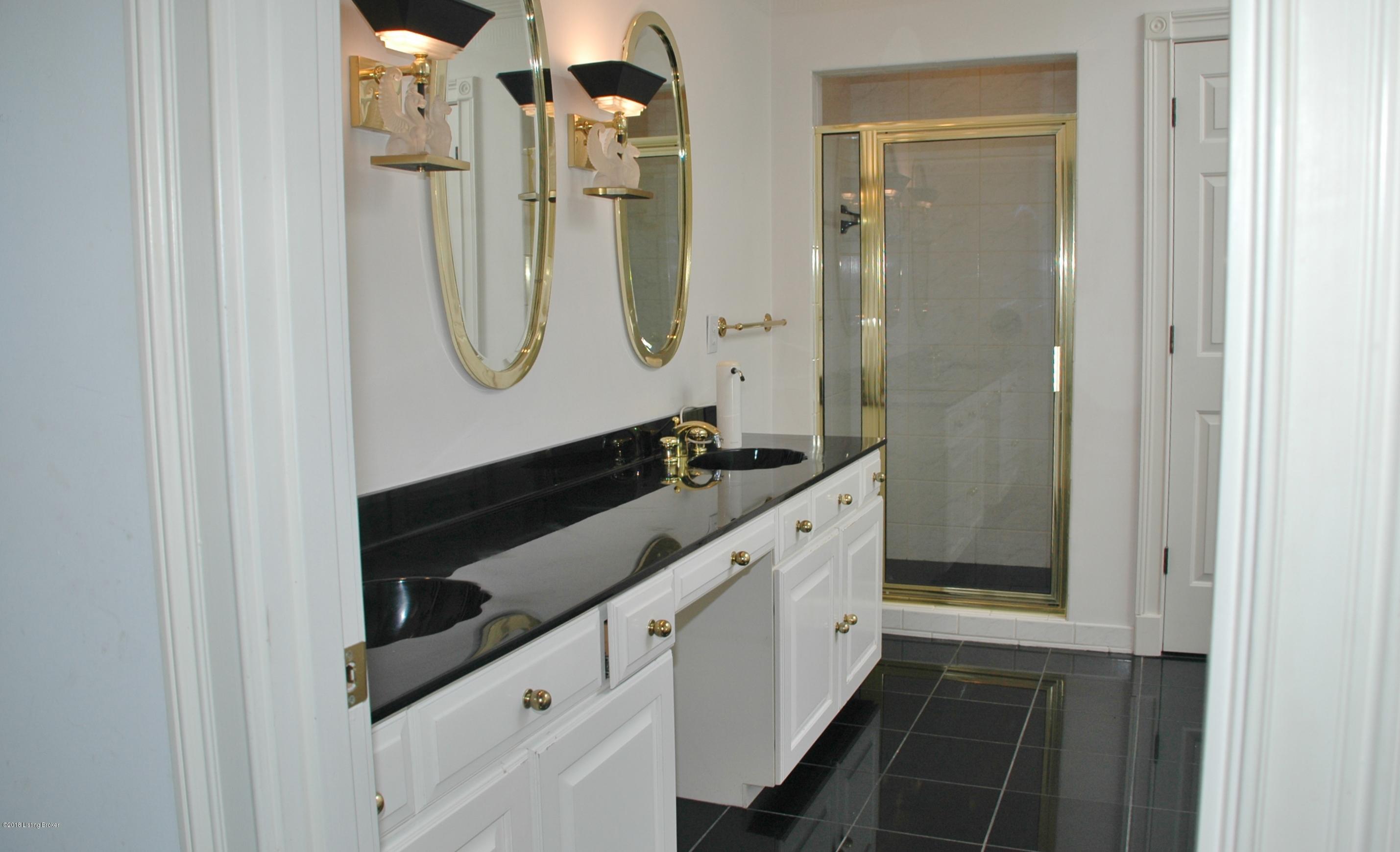 813 Rugby Place Louisville, KY 40222 - Photo 34 of 54 Master bath.