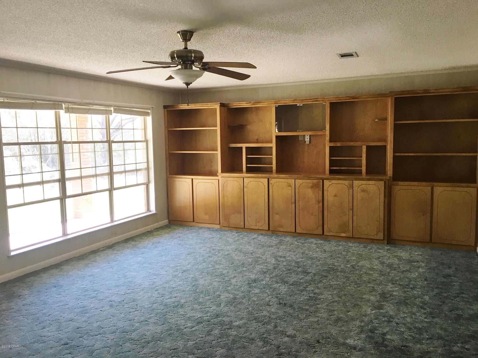 727 Wrights Creek Road Caryville, FL 32427 - Photo 6 of 47