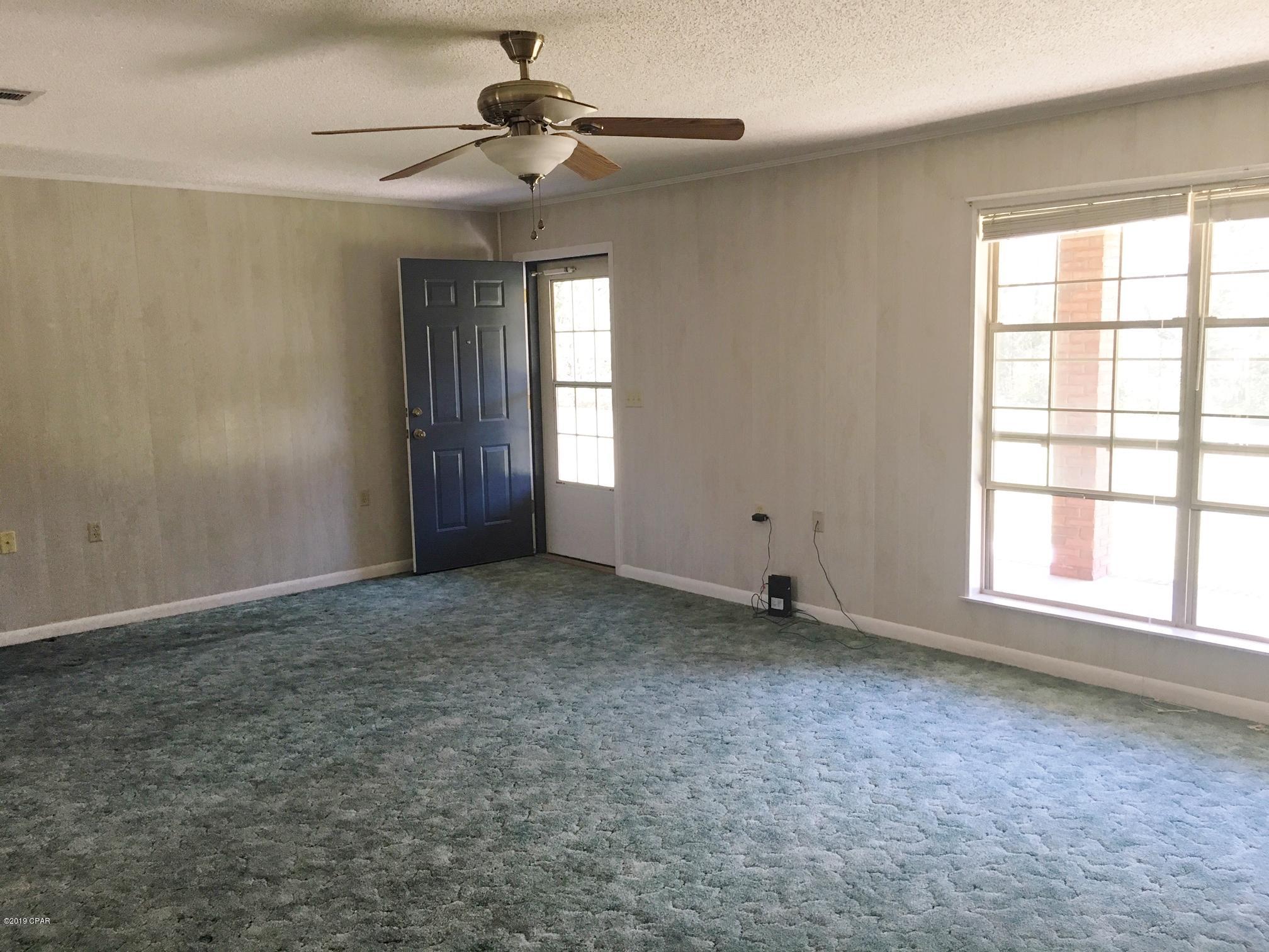 727 Wrights Creek Road Caryville, FL 32427 - Photo 7 of 47