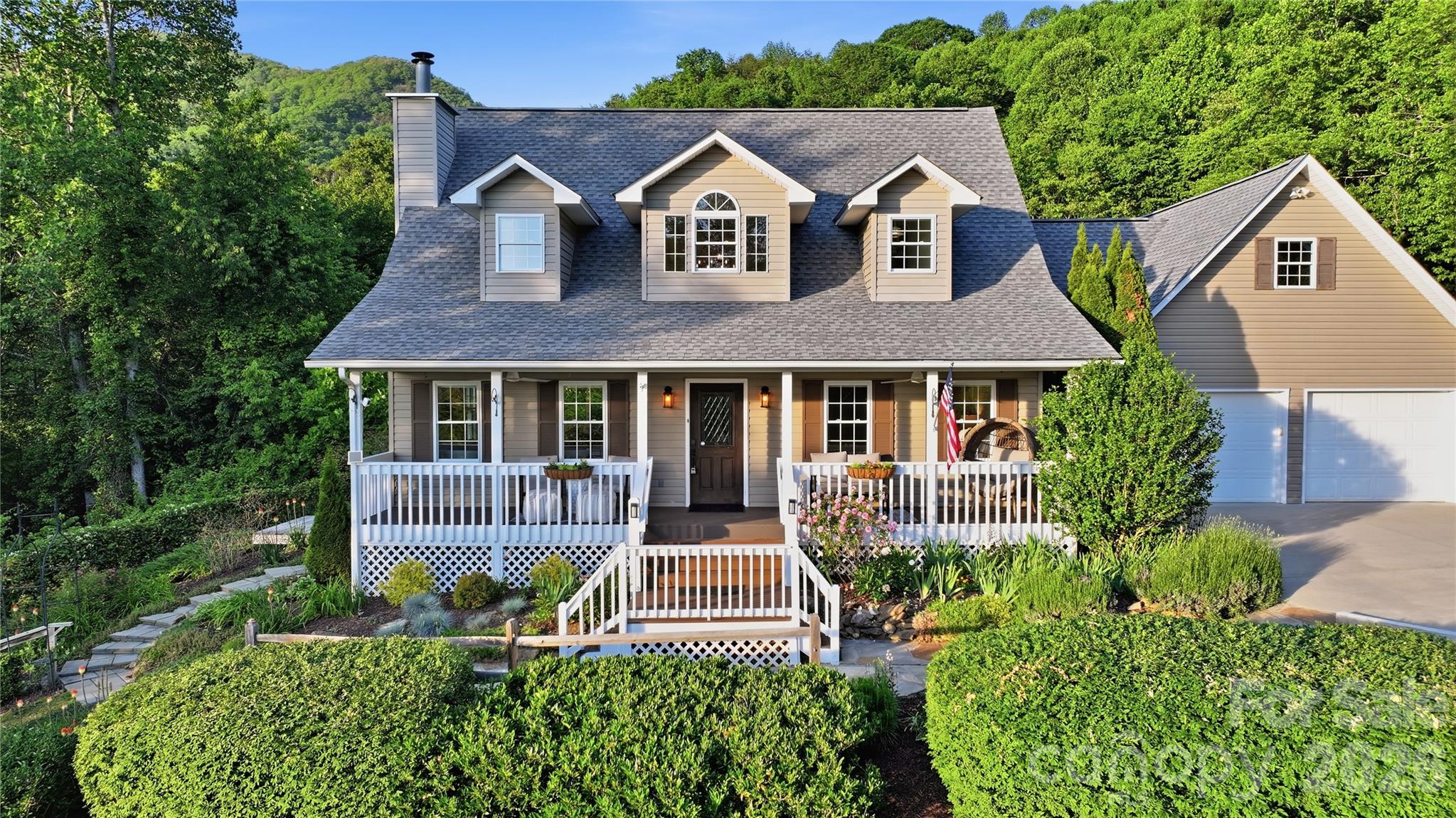 15 Raccoon Point Canton, NC 28716 - Photo 48 of 48 a front view of a house with yard and green space