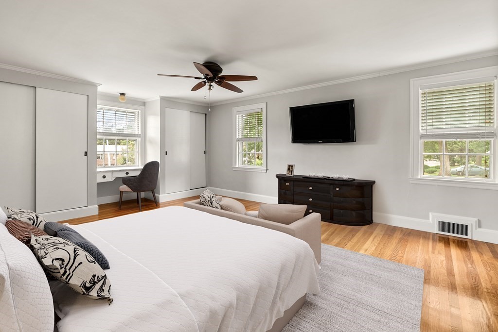 829 West Roxbury Parkway Brookline, MA 02467 - Photo 13 of 22