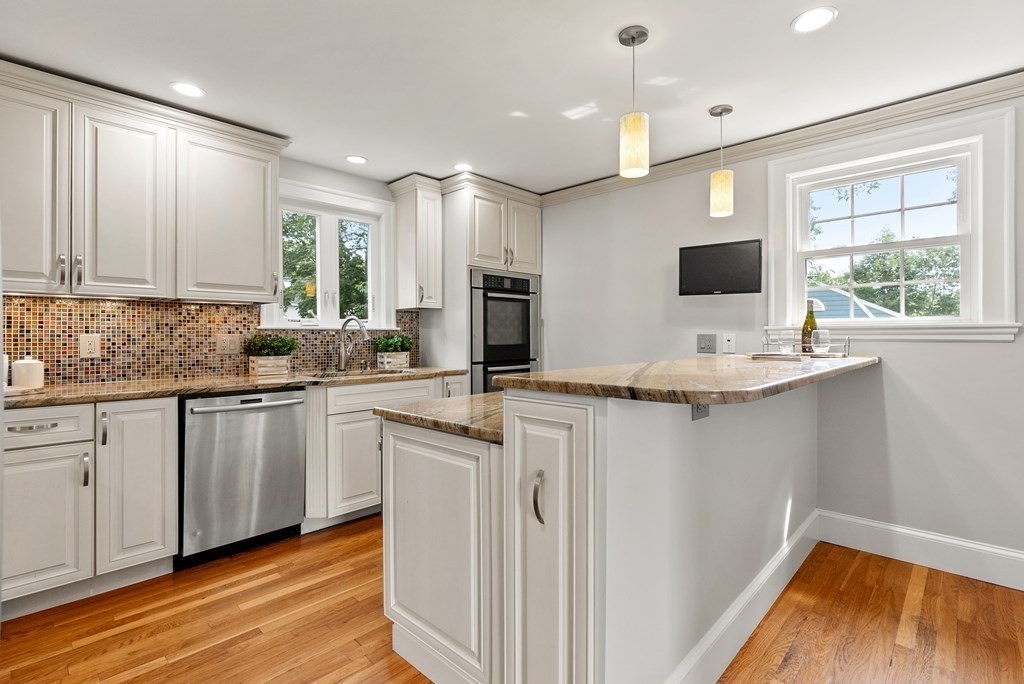 829 West Roxbury Parkway Brookline, MA 02467 - Photo 7 of 22