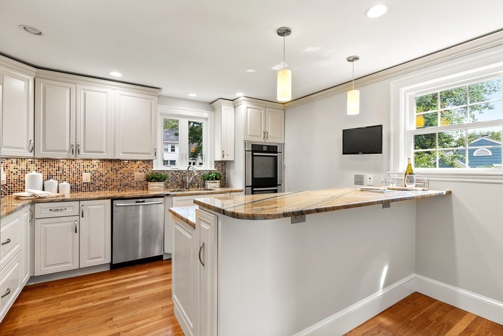 829 West Roxbury Parkway Brookline, MA 02467 - Photo 9 of 22