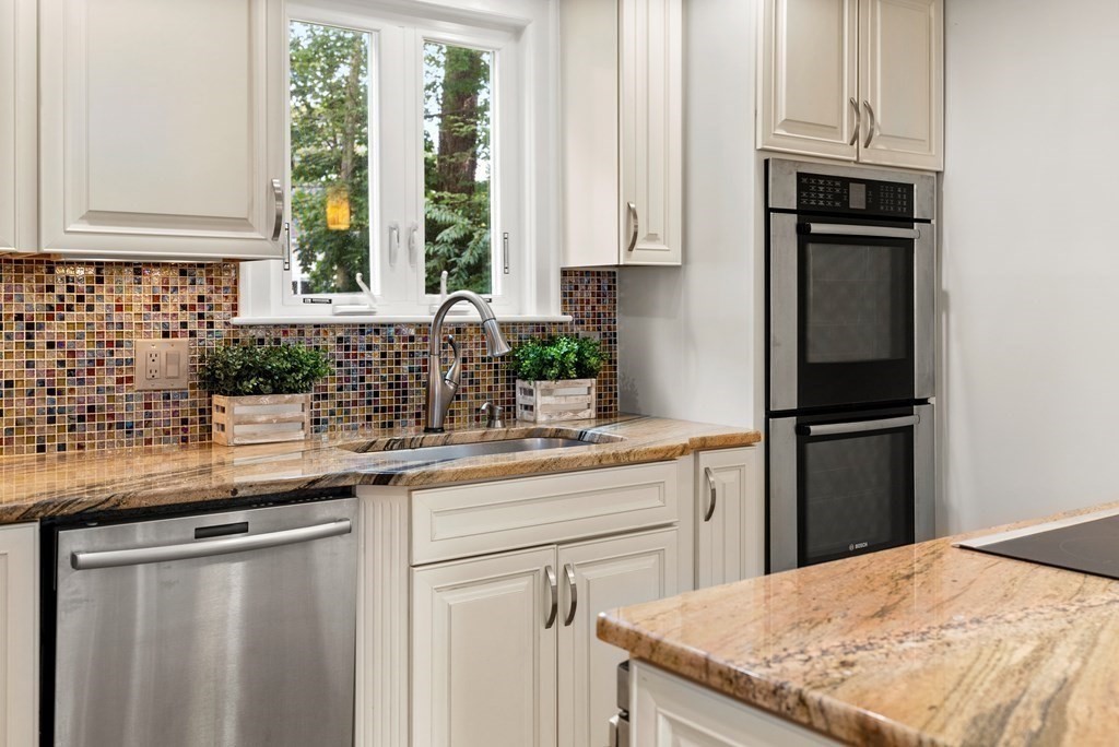 829 West Roxbury Parkway Brookline, MA 02467 - Photo 10 of 22