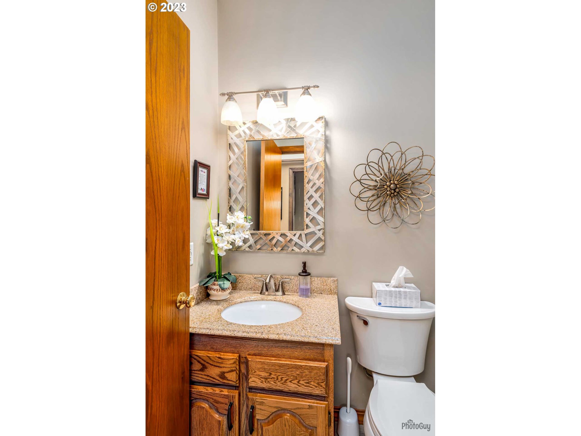 551 68th Place Springfield, OR 97478 - Photo 17 of 45 a bathroom with a sink and a mirror