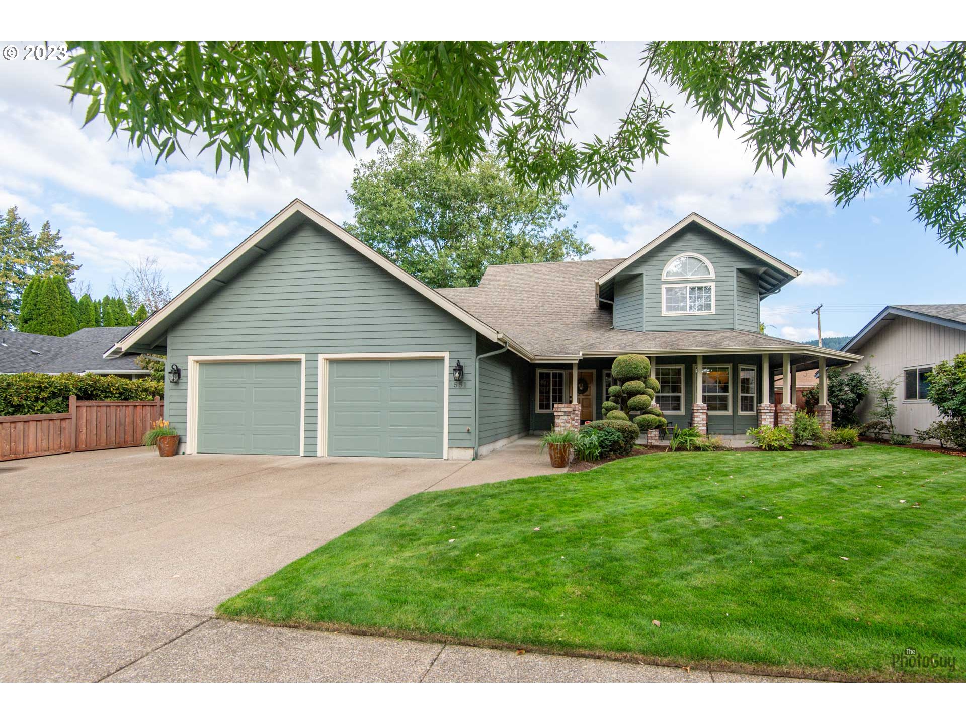 551 68th Place Springfield, OR 97478 - Photo 2 of 45 a front view of a house with a yard and garage