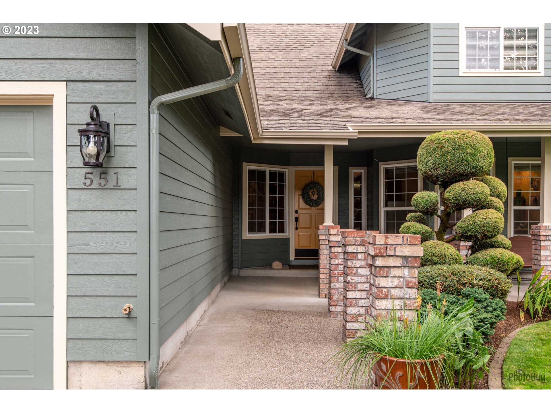 551 68th Place Springfield, OR 97478 - Photo 4 of 45 a view of entryway front of house