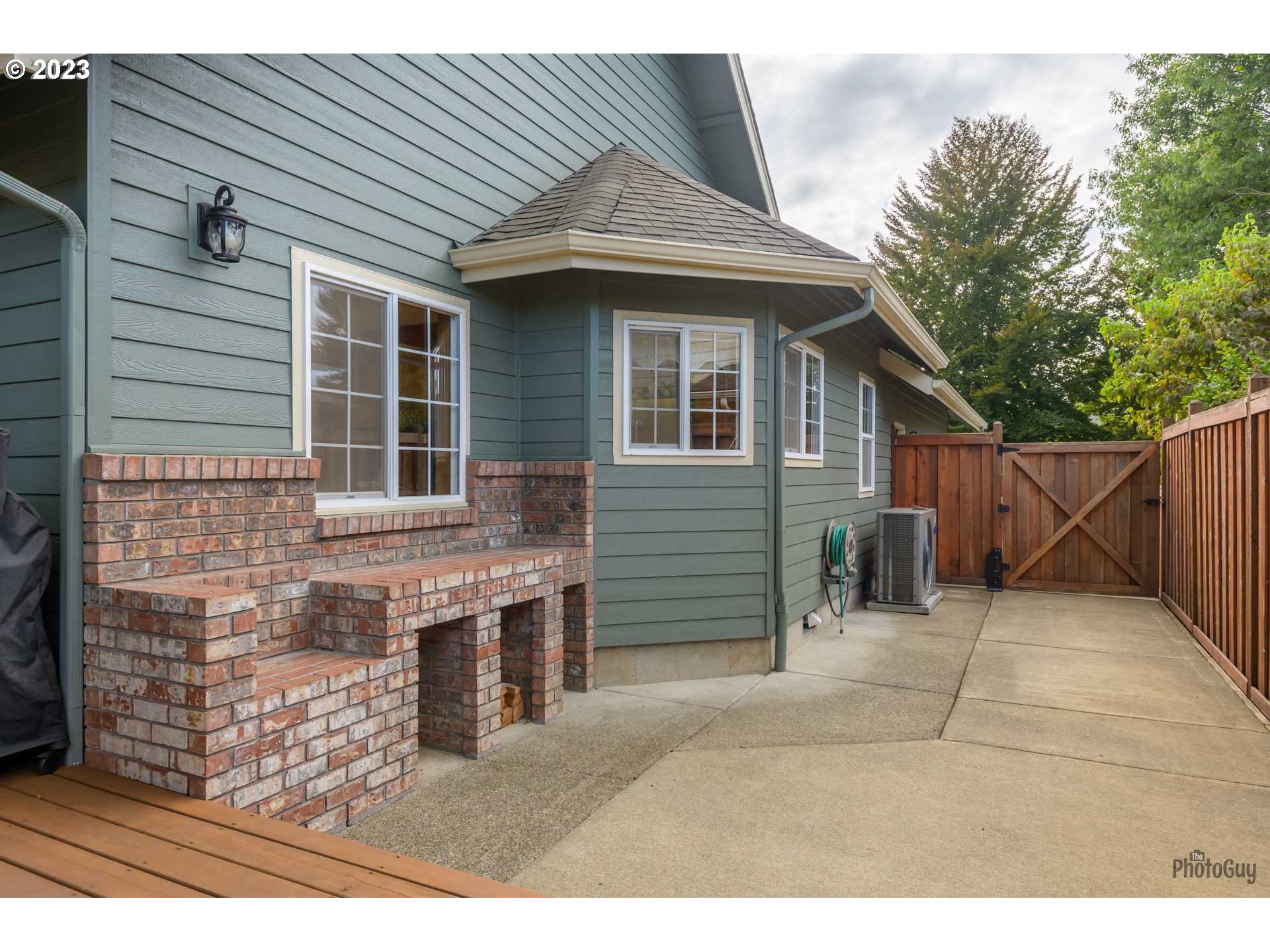 551 68th Place Springfield, OR 97478 - Photo 42 of 45 a house view with a outdoor space