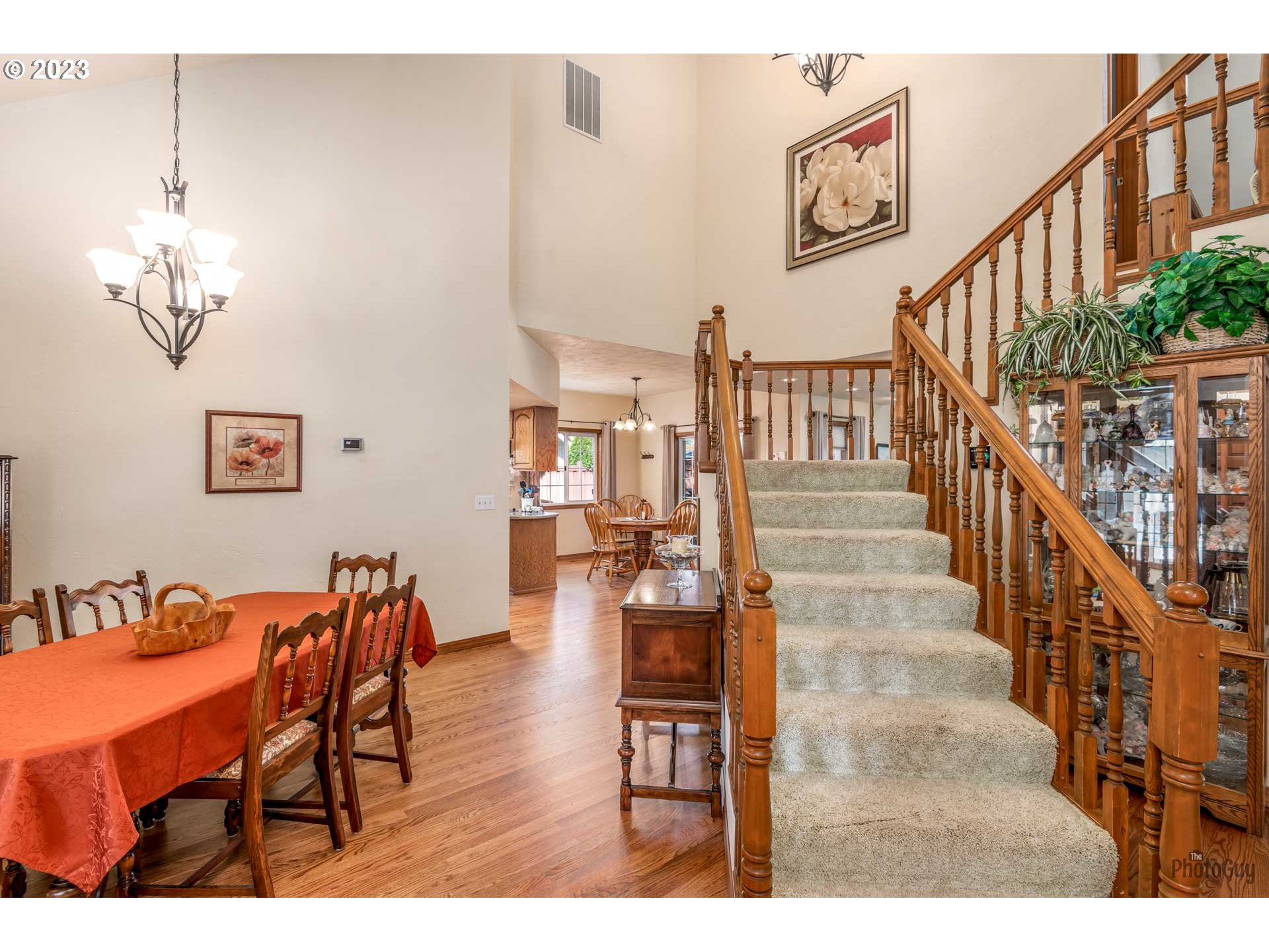 551 68th Place Springfield, OR 97478 - Photo 6 of 45 a view of a dining room with furniture