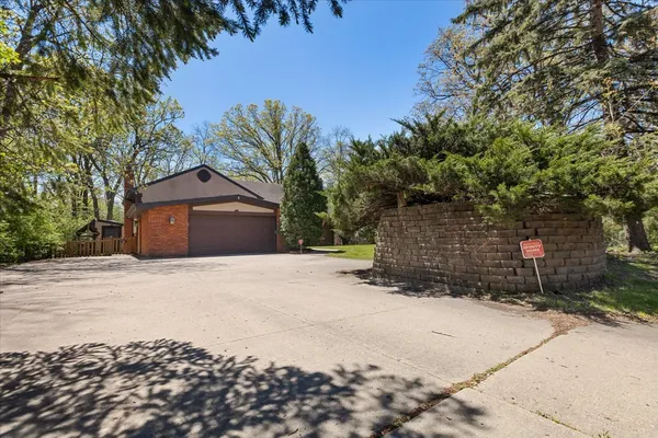 $5,700 | 33 Half Day Road, Lincolnshire, IL 60069