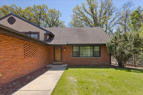 $5,700 | 33 Half Day Road, Lincolnshire, IL 60069