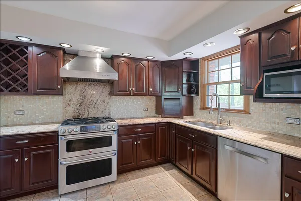 $5,700 | 33 Half Day Road, Lincolnshire, IL 60069