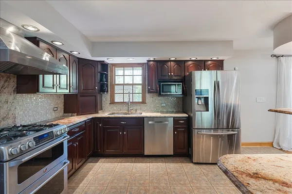 $5,700 | 33 Half Day Road, Lincolnshire, IL 60069