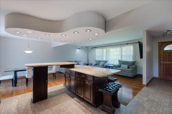 $5,700 | 33 Half Day Road, Lincolnshire, IL 60069
