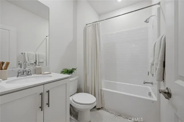 $739,800 | 1968 Via De La Luna, Placentia, CA 92870