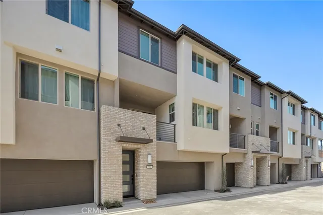 $739,800 | 1968 Via De La Luna, Placentia, CA 92870