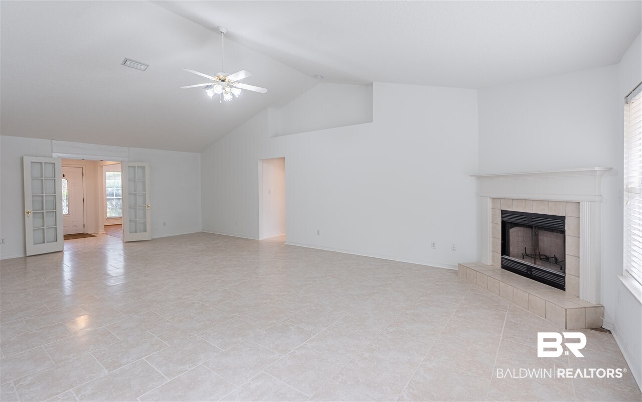 139 Destrehan Road Fairhope, AL 36532 - Photo 7 of 25 Living Room