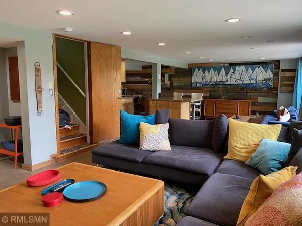 $3,500 | 1952 Oak Knoll Drive, White Bear Lake, MN 55110