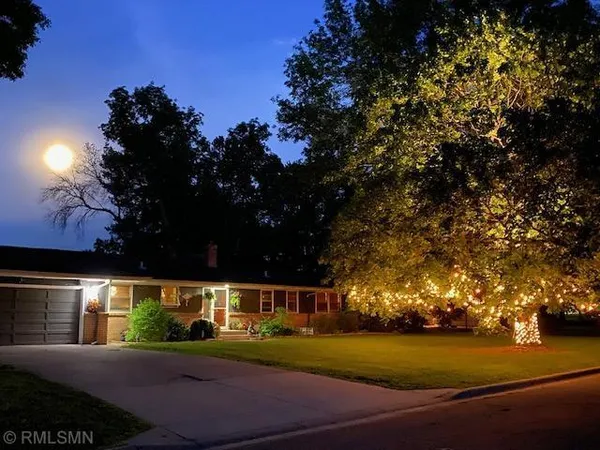 $3,500 | 1952 Oak Knoll Drive, White Bear Lake, MN 55110